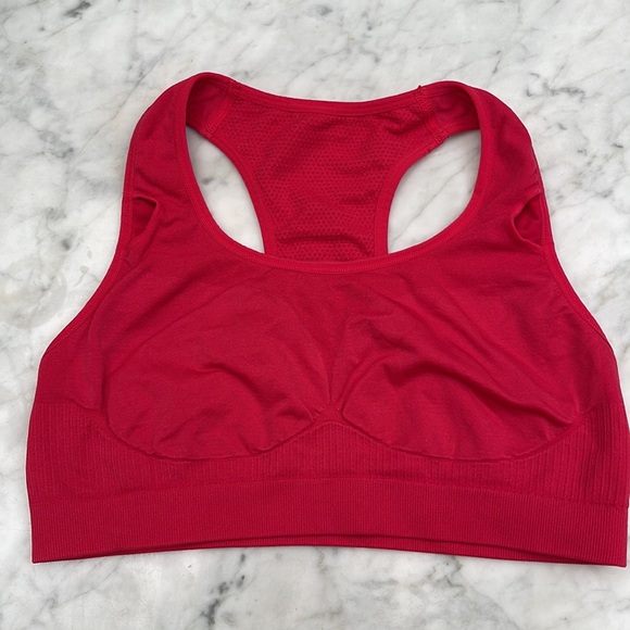 Woman’s sports bra - Picture 5 of 8